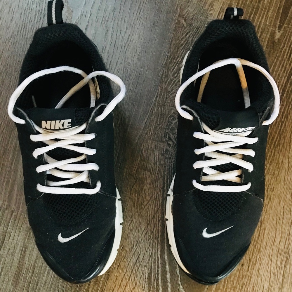 NIKE SIZE 6 (Gently worn) “UNISEX”